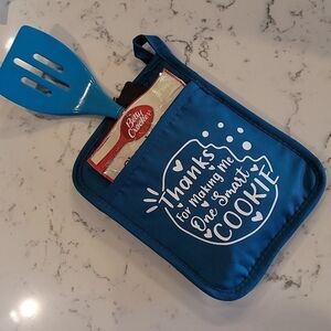 Teacher Gifts - Personalized Oven Mitt